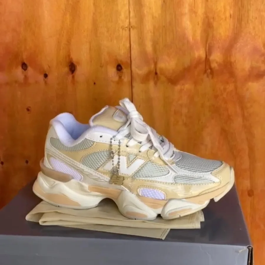 New Balance 9060 creme e amarelo
