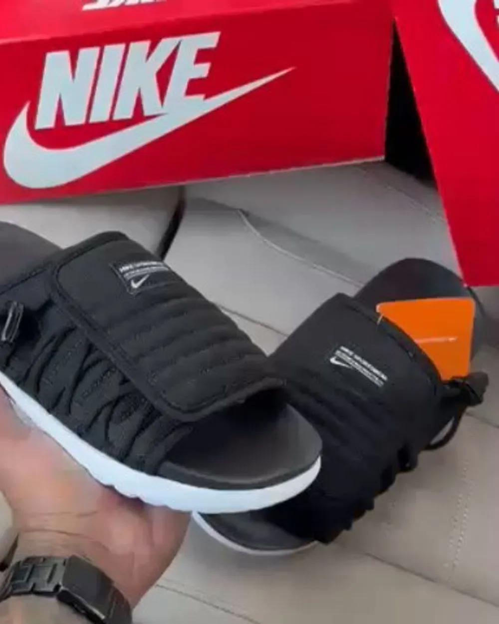 Nike Asuna 2.0 preto e branco