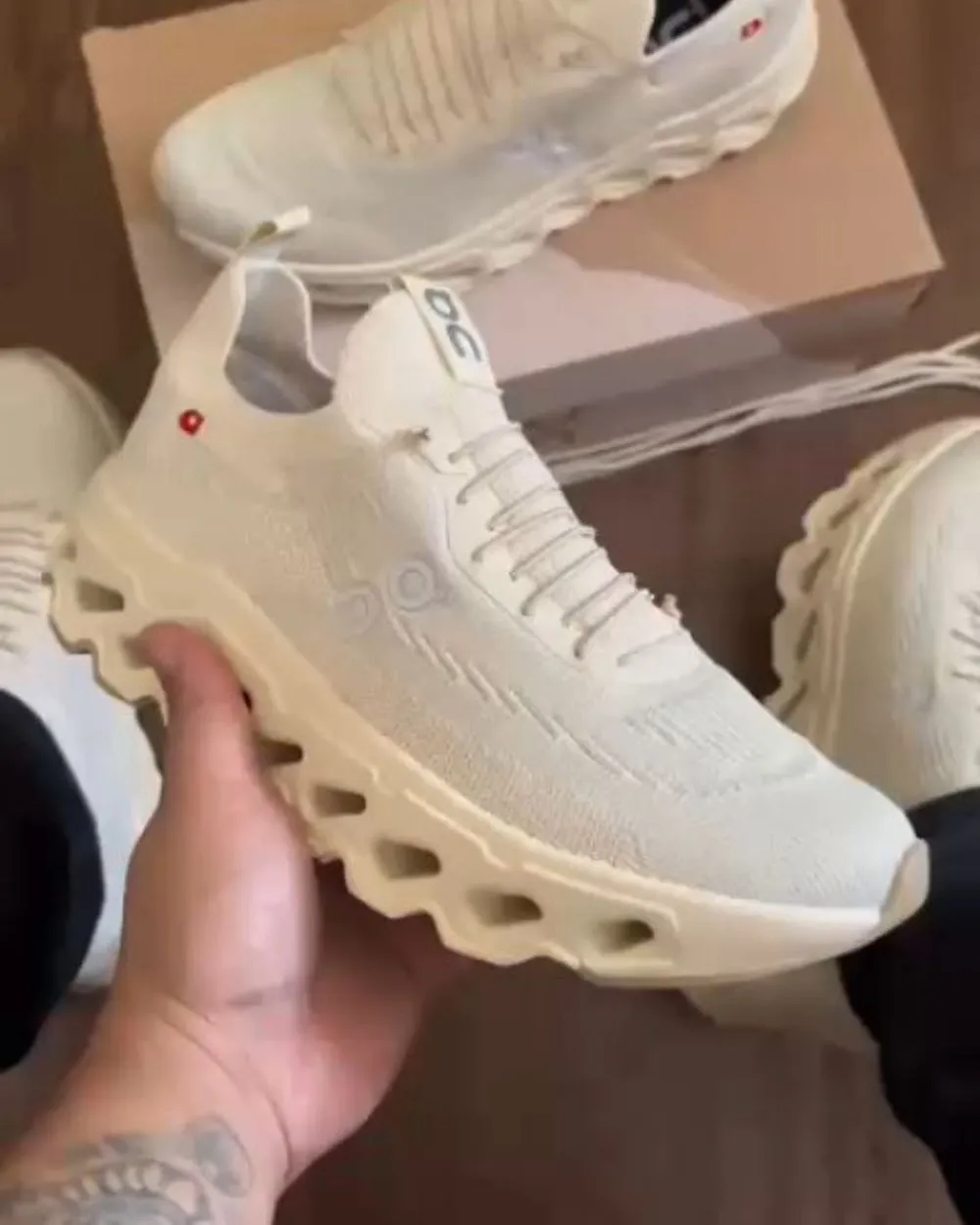 On Cloud knit off-white